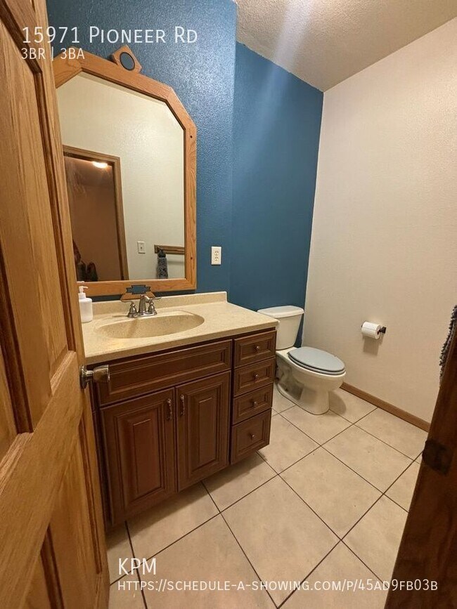 Building Photo - 15971 Pioneer Rd