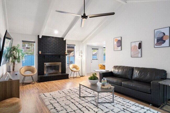 Building Photo - Downtown Gilbert Boho-Oasis|Pool|Gazebo|Ga...