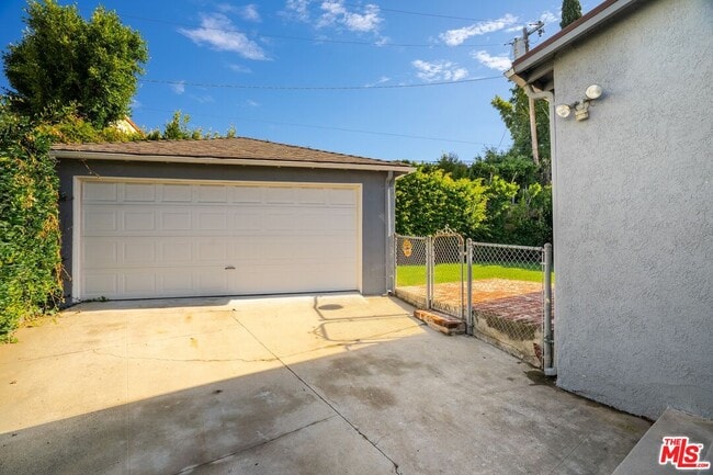 Building Photo - 1918 Prosser Ave