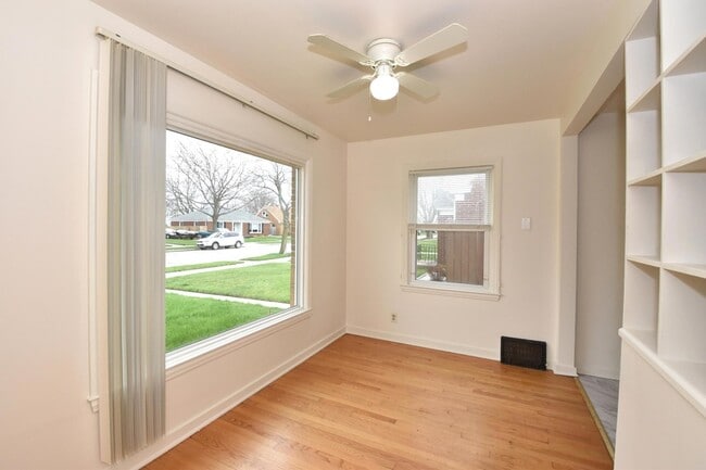 Building Photo - 3115 Lasalle St