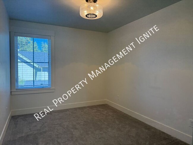 Building Photo - 2242 NW Reserve Camp Ct