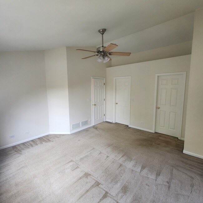 Building Photo - 830 Summit Creek Dr