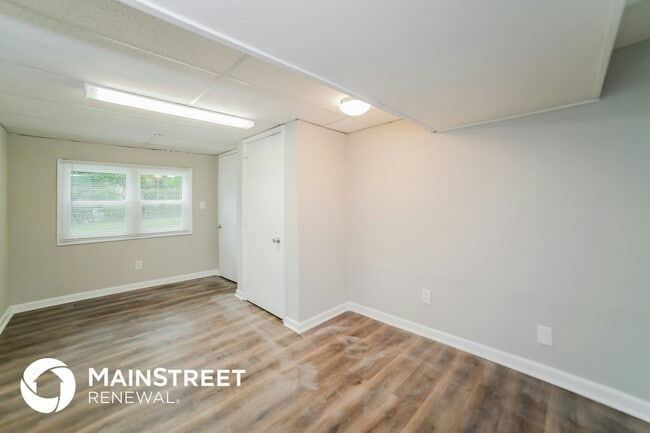 Building Photo - 409 N E Sharon St