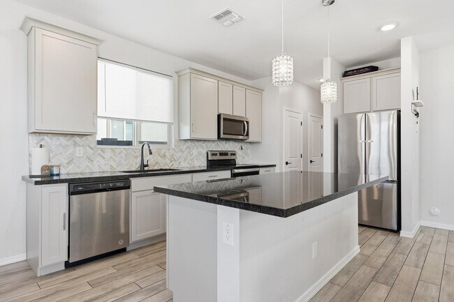 Building Photo - 997 S 150th Dr