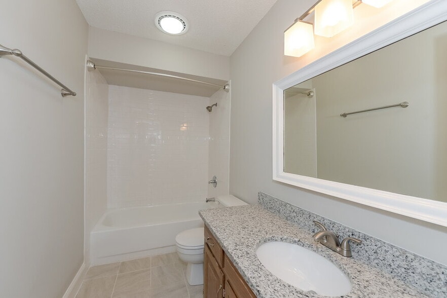 Building Photo - 3933 Hillshire Dr