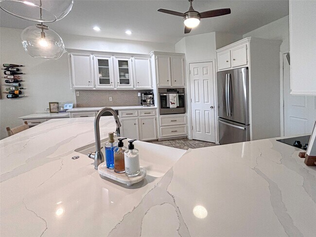 Building Photo - 626 Sunset Trail