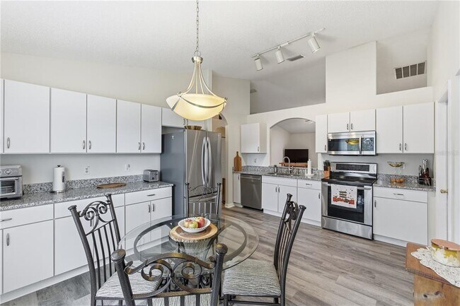 Building Photo - 14 Frenora Ln