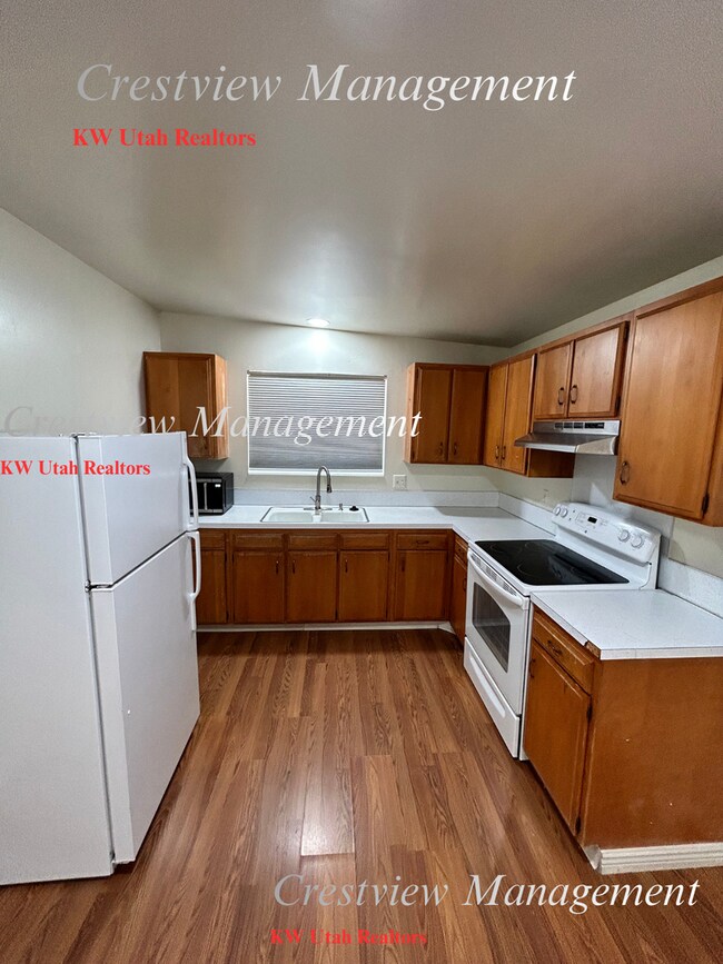 Building Photo - Sunset Duplex