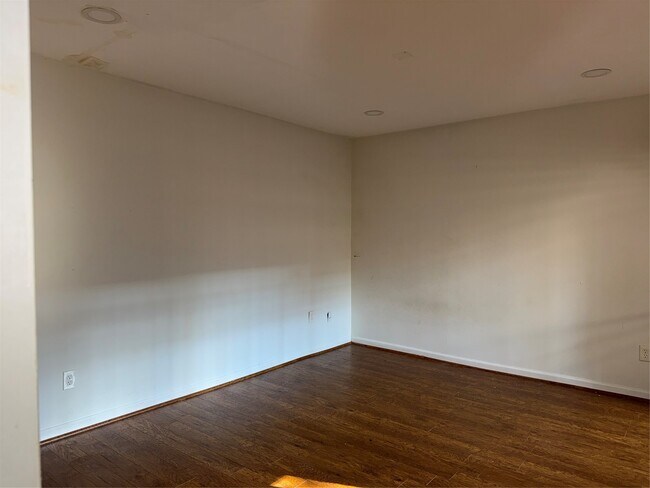 Building Photo - 6601 Sands Point Dr