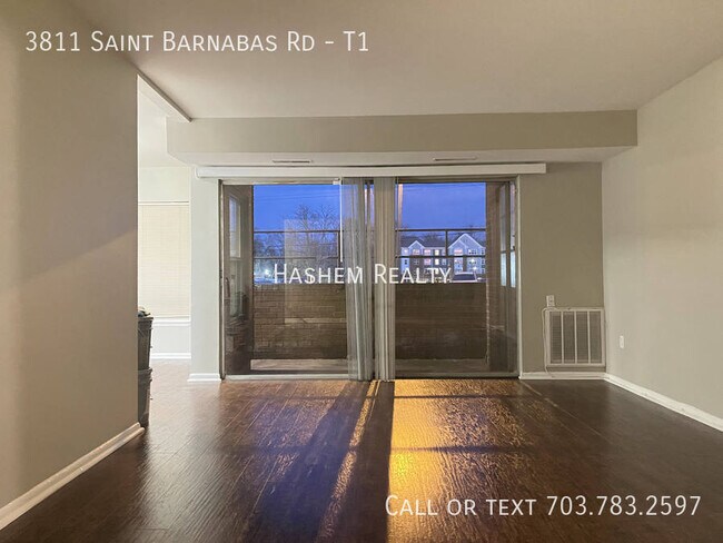 Building Photo - Lovely Updated 2 Bedroom 1 Full Bath Groun...