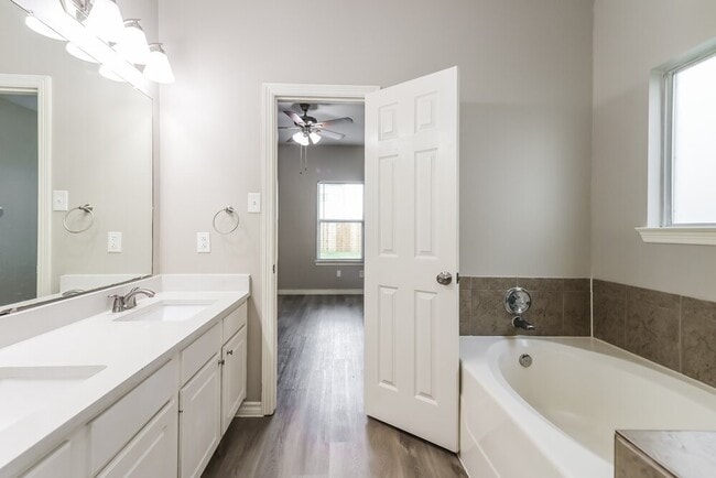 Building Photo - 10110 Berrybriar Ln