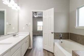 Building Photo - 10110 Berrybriar Ln