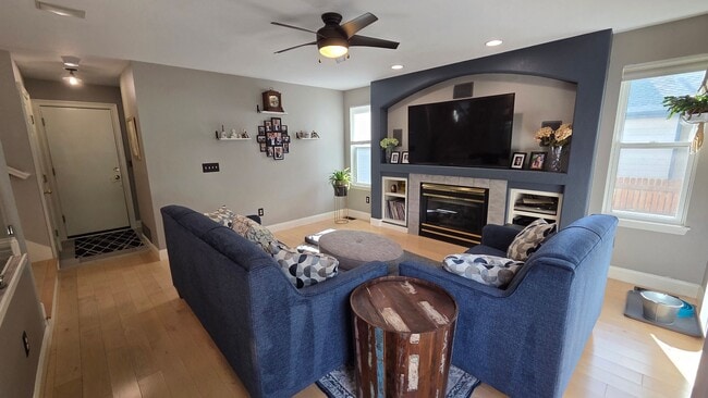 Building Photo - Beautiful 4 Bedroom 3.5 Bath Home - Longmont!