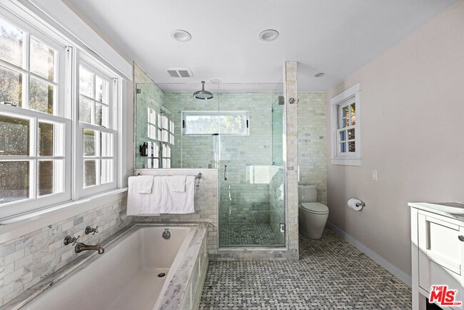 Building Photo - 9520 Gloaming Dr