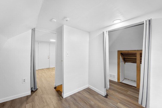 Building Photo - 31 Heights Rd