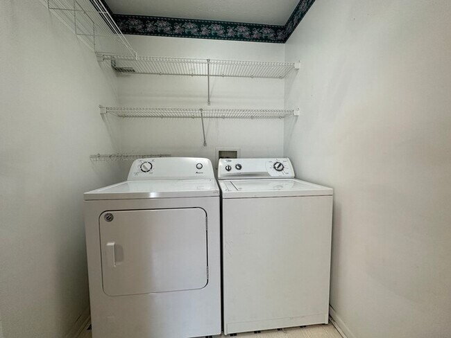 Building Photo - Nice and Large 3BR/1.5ba unit for rent in ...