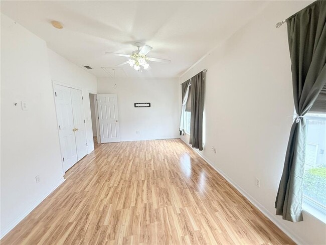 Building Photo - 902 Waterside Dr