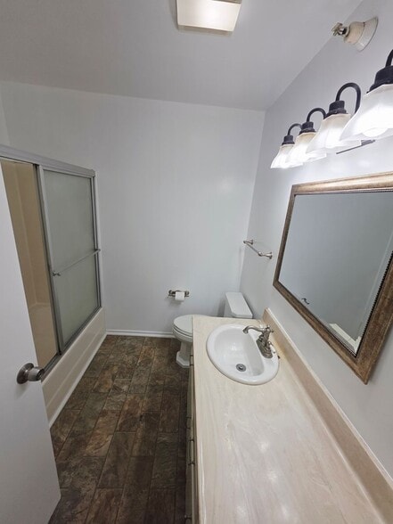 Building Photo - 319 Concord St