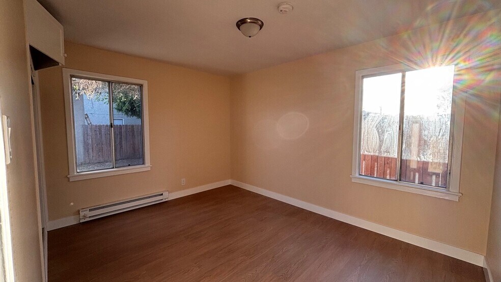 Building Photo - 855 W 29th Pl