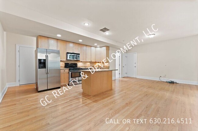 Building Photo - 7635 N Greenview Ave
