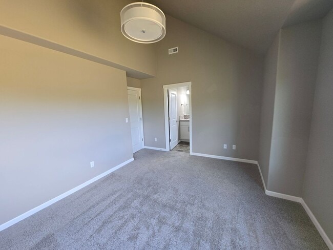 Building Photo - Terrific Orenco Station area 4 BR, 3.5 BA ...
