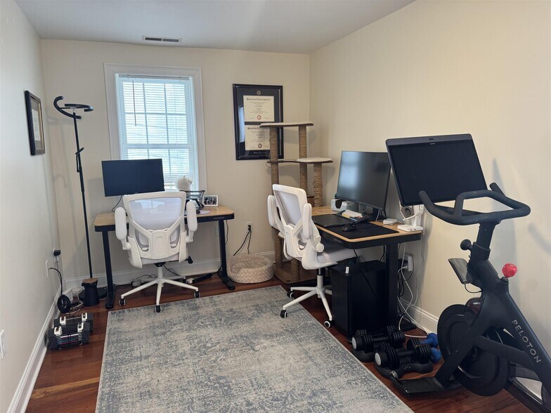 Building Photo - 11 Winthrop Ct