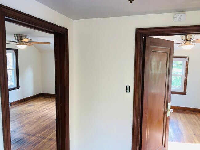 Building Photo - 1015 Willow Dr