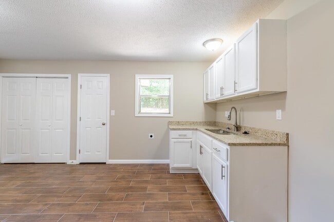 Building Photo - 4468 Tarleton Dr