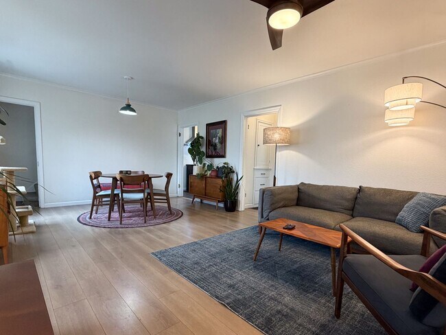 Building Photo - Spacious 2-Bedroom, 3-Bath Home in Spokane with Modern Comforts