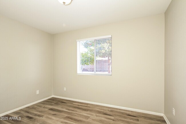 Building Photo - 5501 N 68th Ave
