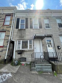 Building Photo - Newly updated 4 bedroom home