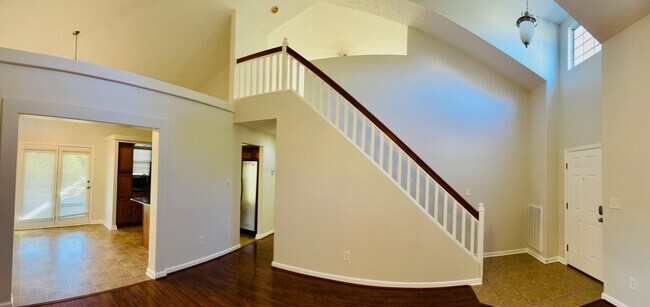Building Photo - 3072 Prichard Dr