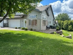 Building Photo - Very Spacious Townhome in great area in Apple Valley. Avail Oct 1