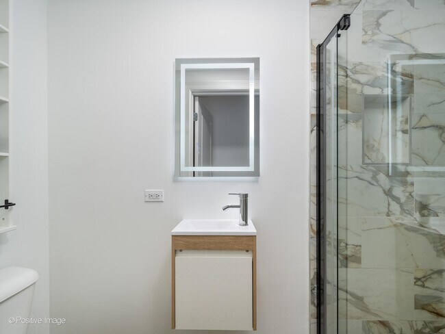 Building Photo - 3502 W Diversey Ave