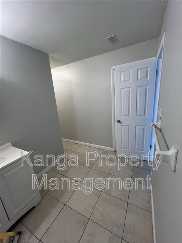 Building Photo - 3206 Louisiana Ave