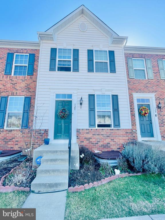 Building Photo - 127 Streamview Dr