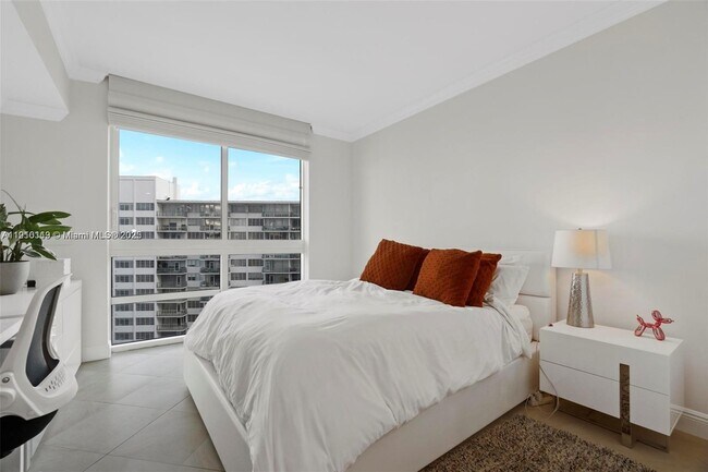 Building Photo - 218 SE 14th St