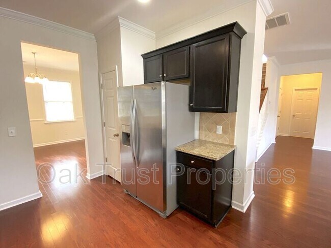 Building Photo - 8145 Ronda Dr