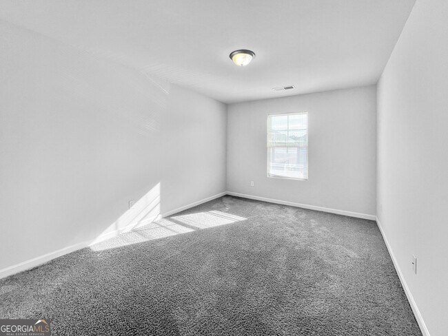 Building Photo - 172 Daisy Cir