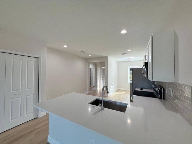 Building Photo - 10336 Pendleton Ave