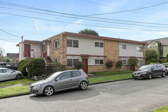 Building Photo - Greenlake Remodel - 1 Bed / 1 Bath, In Unit Washer / Dryer