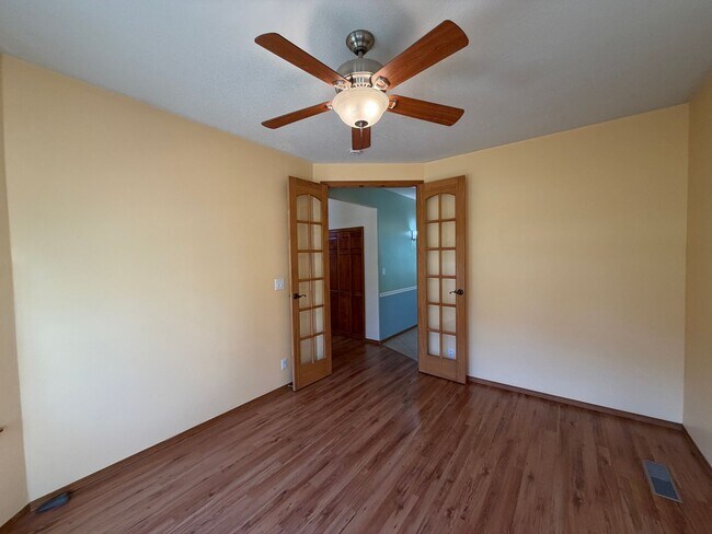 Building Photo - 9600 Allande Rd NE