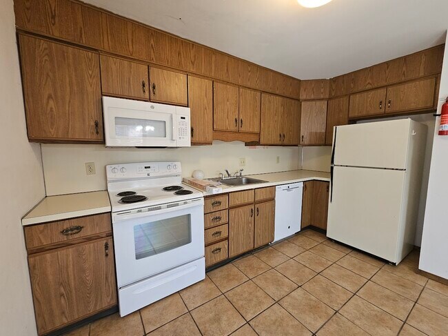 Building Photo - 915 Southgate Dr