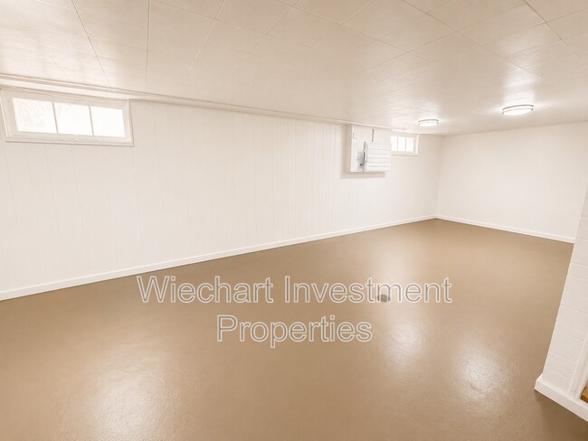 Building Photo - 201 S Blackhoof St