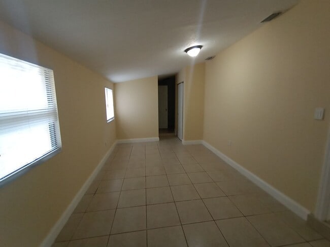 Building Photo - 3/2 HOME FOR RENT.  FENCED BACK YARD