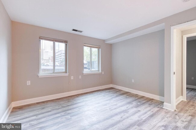 Building Photo - 2 Bed/2 Bath Patio Level Condo in Otterbei...