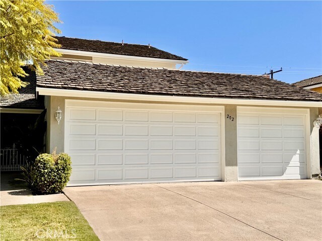 Building Photo - 202 S Barbara Way