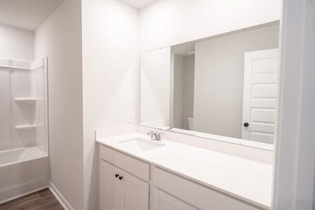 Building Photo - 142 Geranium Wy