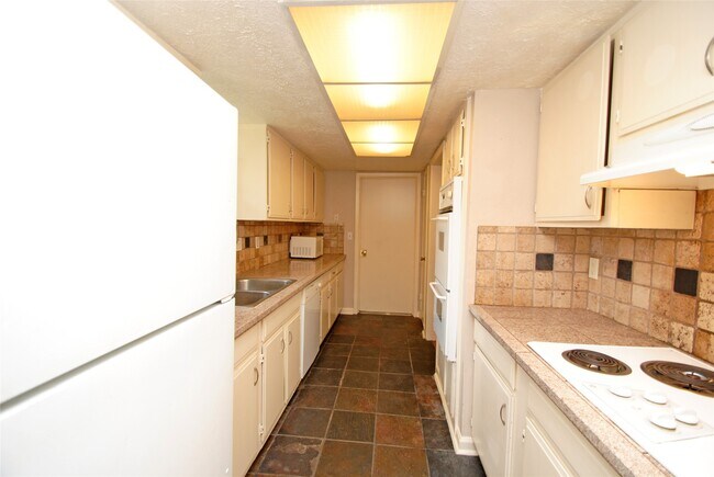 Building Photo - 614 Dalewood Dr