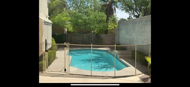 Building Photo - Beautiful, Well Kept, North Summerlin Pool...